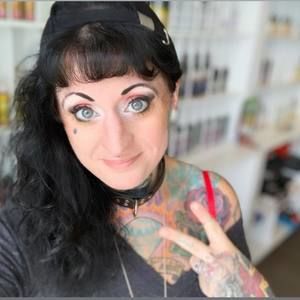 Meet your Posher, Nickie